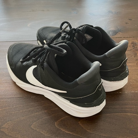 Boy’s Nike Star Runner 4 Running Shoe - Picture 3 of 8